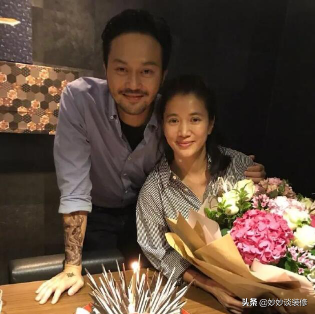 模範夫妻張智霖袁詠儀的家，室外景色霧中云裡，有種隱居式的生活