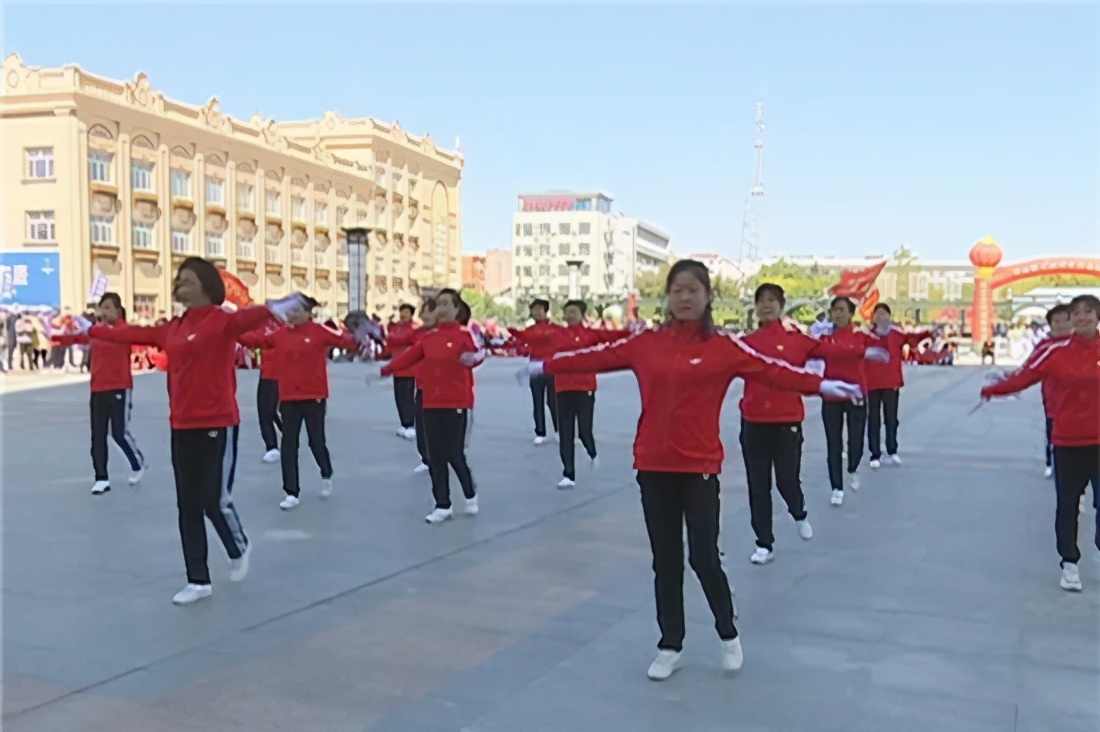 “我们的小康生活”大型文艺汇演点亮泰来
