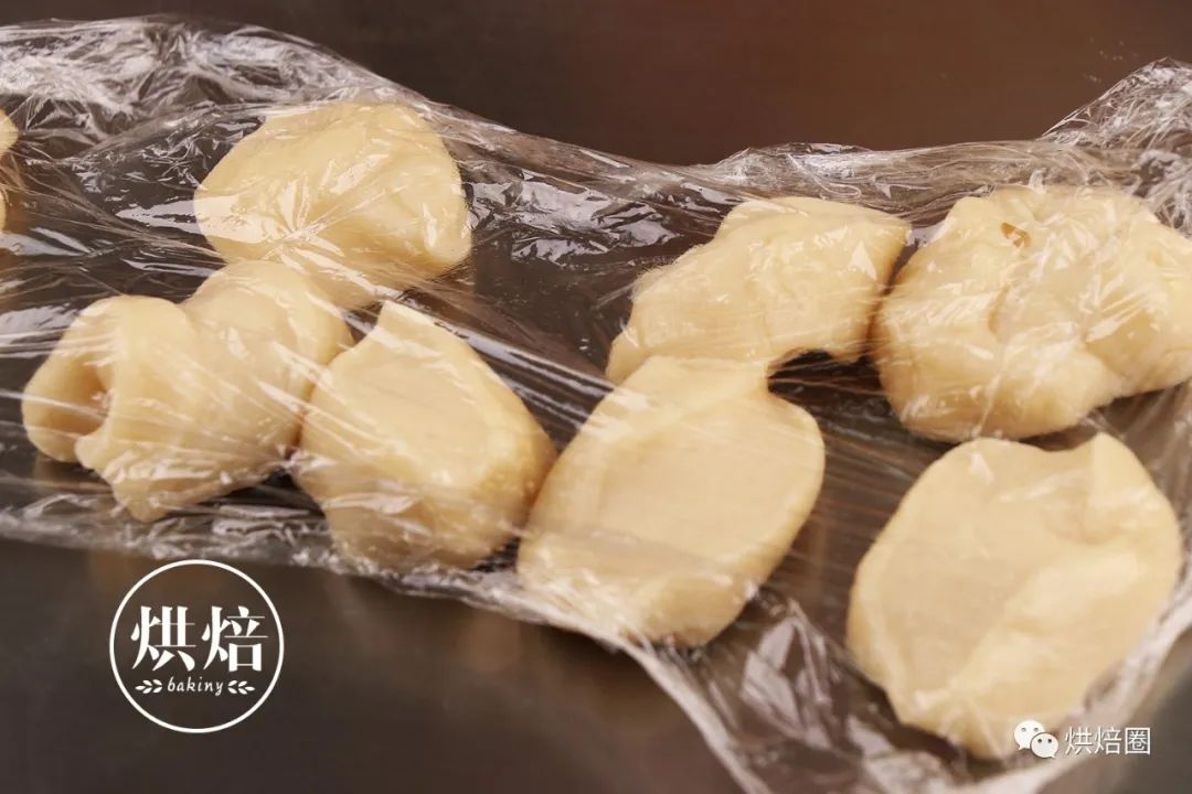 不用炒馅的绿豆饼，这样做皮薄馅多，清热降火，香甜可口