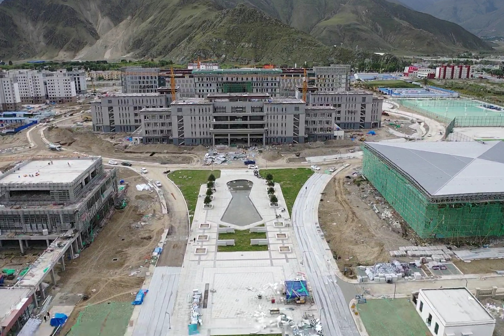 西藏藏医药大学新校区建设预计2022年3月完工，目前该工程总体进度已达85%