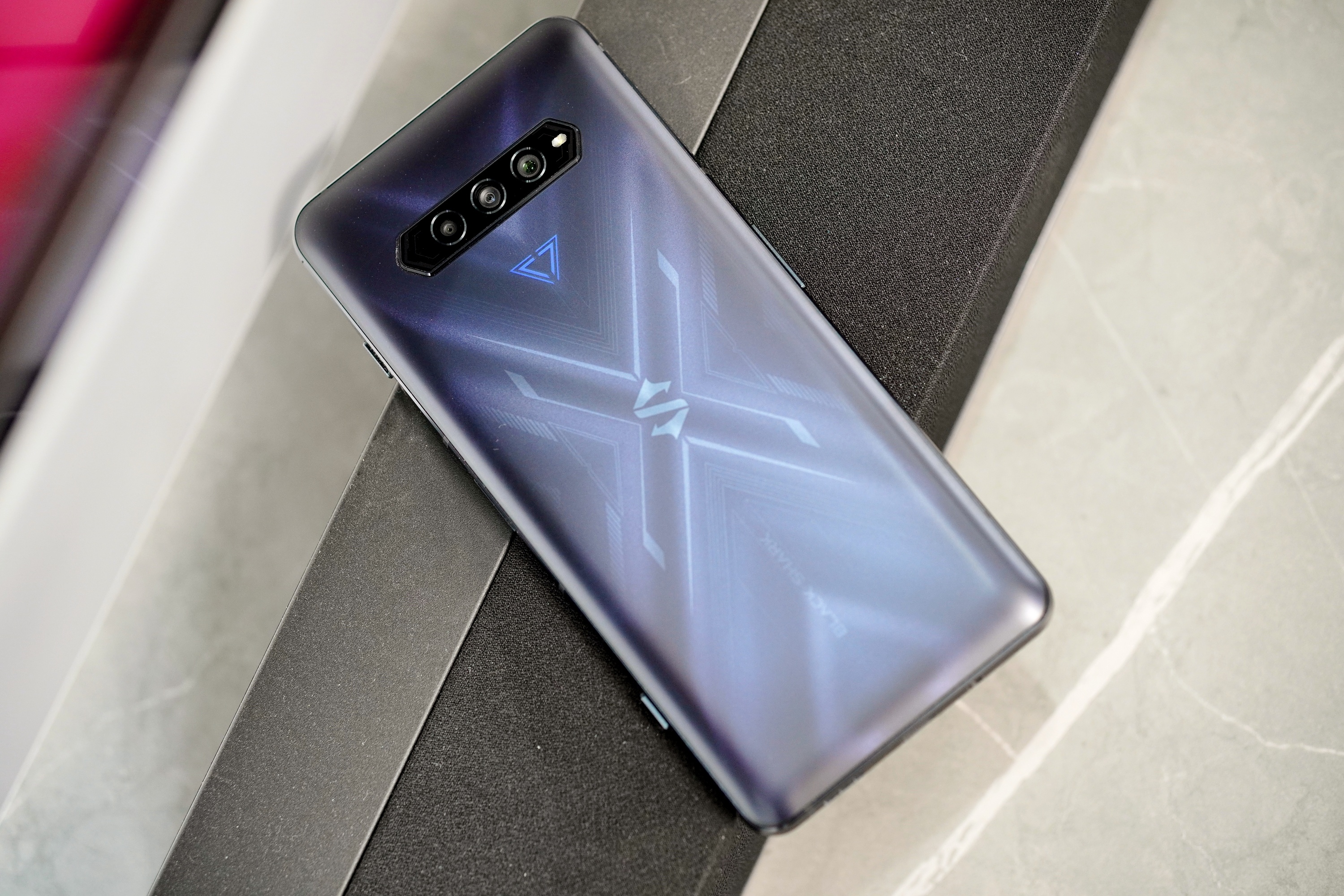 买新机千万别盲目跟风，目前2000元价位，这三款最有优势