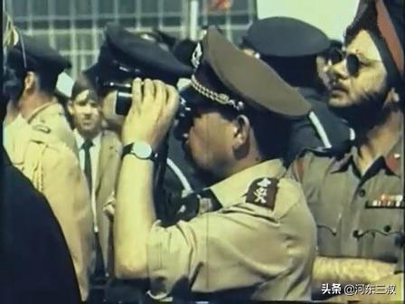 空中拼刺刀，造型独特的雅克-36垂直起降战斗机