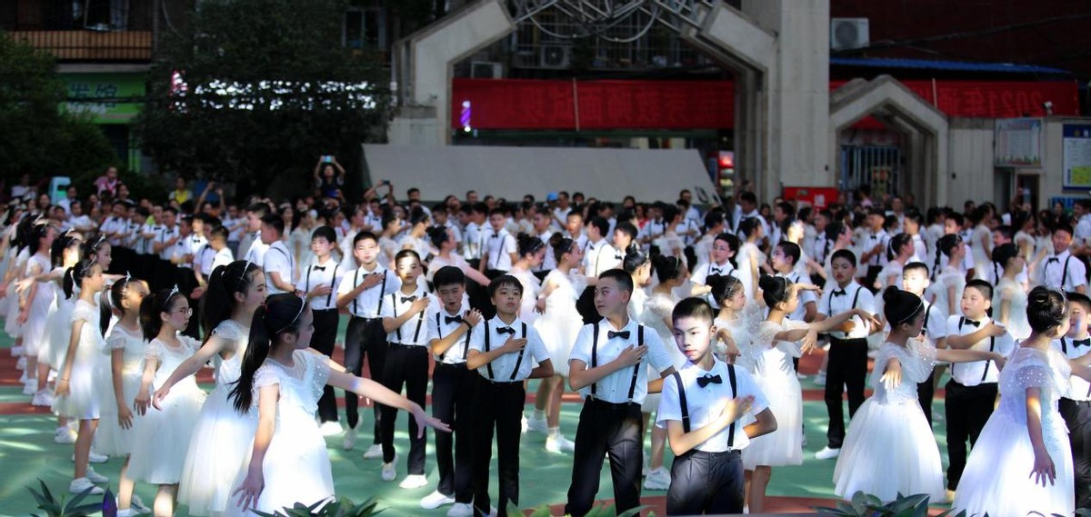 通川區(qū)文華街小學(xué)舉行2021屆畢業(yè)典禮(圖1)