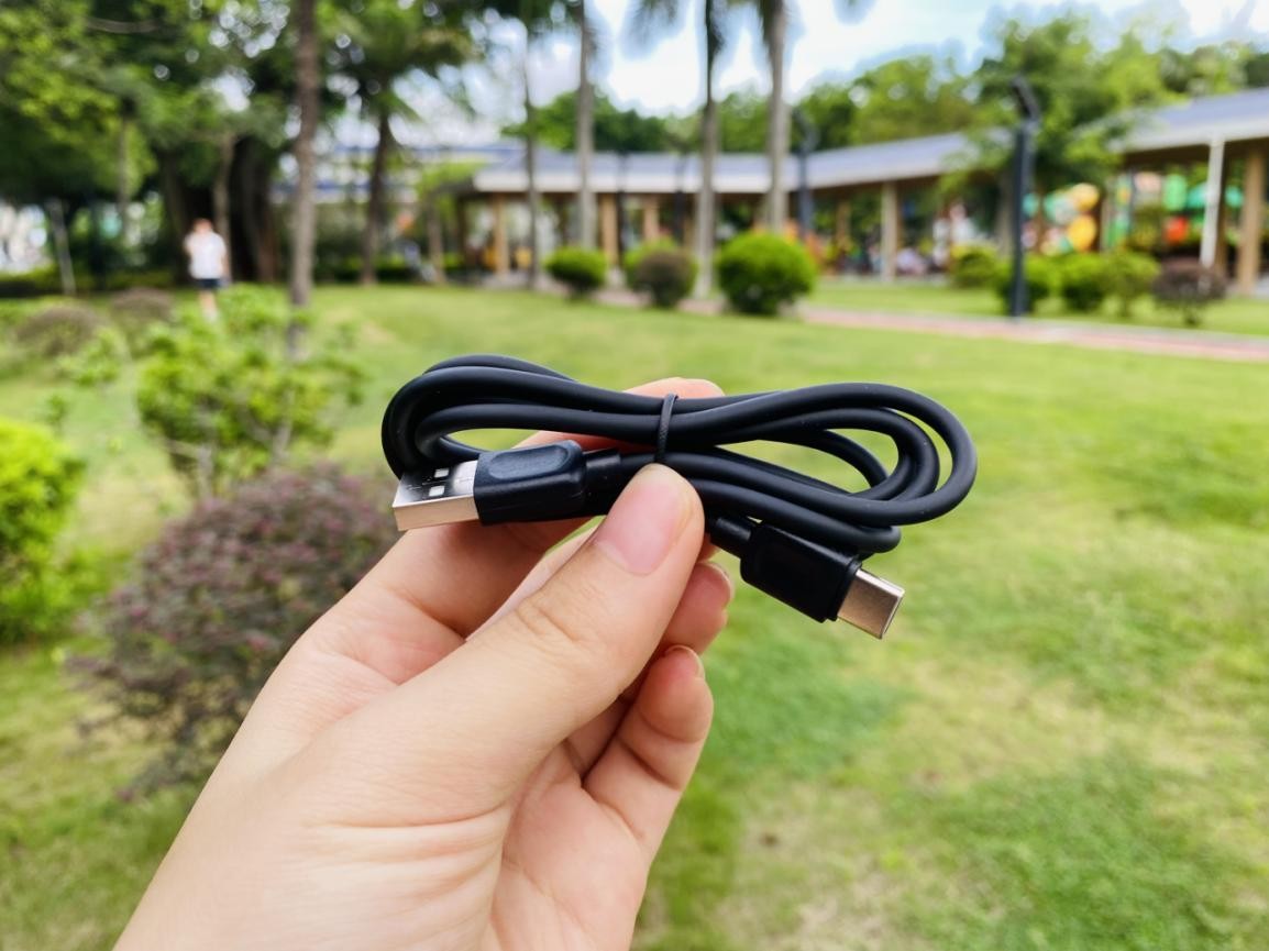 iWALK咔嗒宝无线磁吸充电宝测评：一贴即合，续航无焦虑