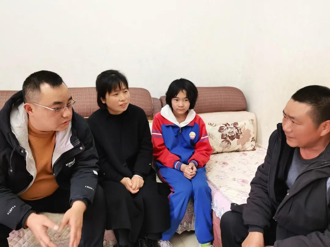 春日融融家访日 真情传递暖人心——双流区金桥小学入户家访活动