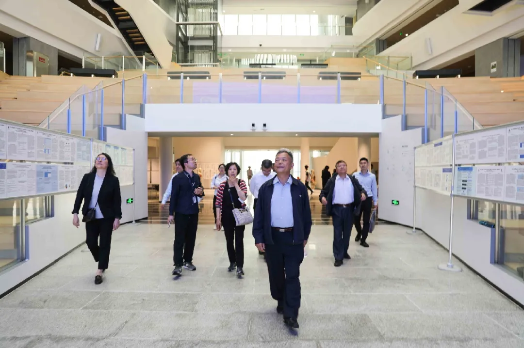 上海市政协对外友好委员会调研组来我校参观访问