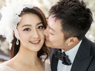 印小天与男生当街表白？大呼此生最爱就是你，还被该男子双手捧脸