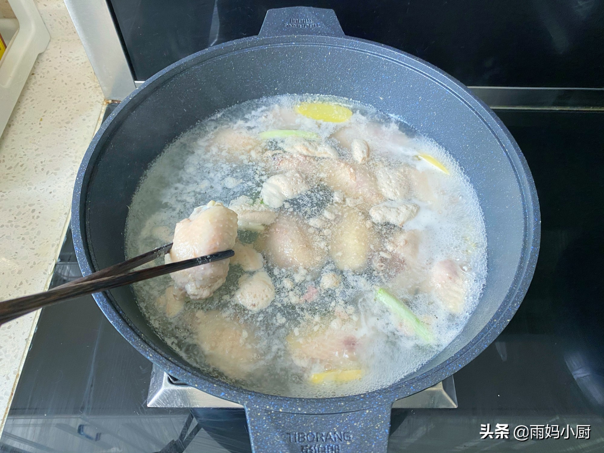 雞翅和土豆一起煲，越吃越香，富含滿滿膠原蛋白，好吃不會胖