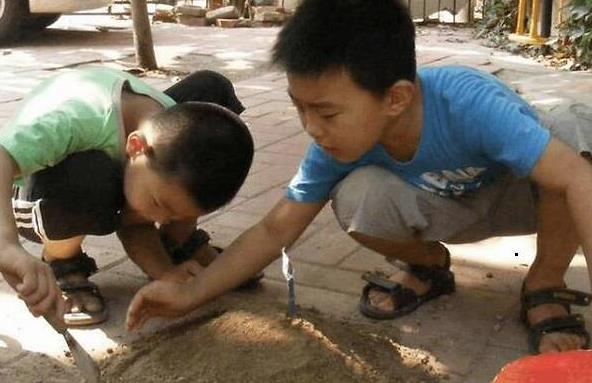 如何看待美國印錢、放水的行為？ 就像小時候玩的尿炕遊戲