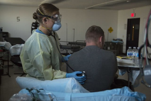 本想当兵拿绿卡？美军一夜之间打碎美梦，在美