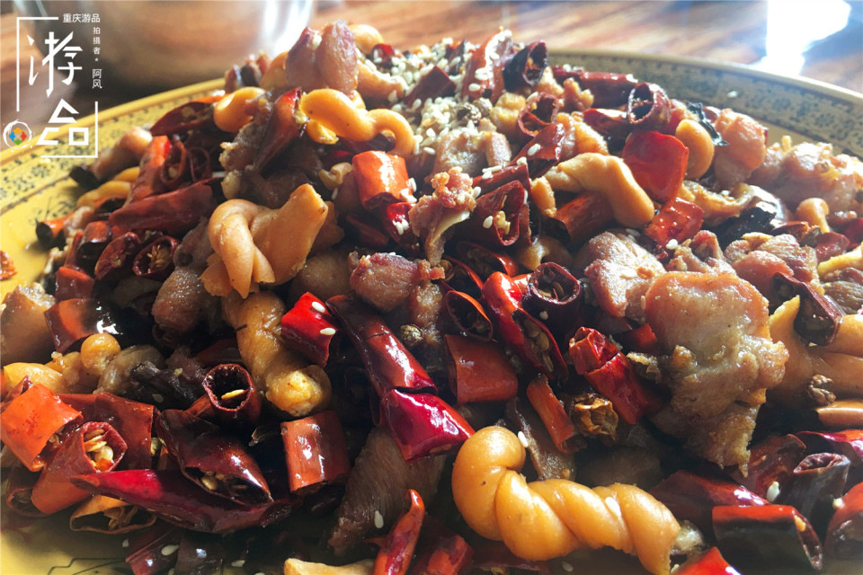 别再说重庆人是大老粗，火爆脾气的背后，是勇猛坚强的生命哲学