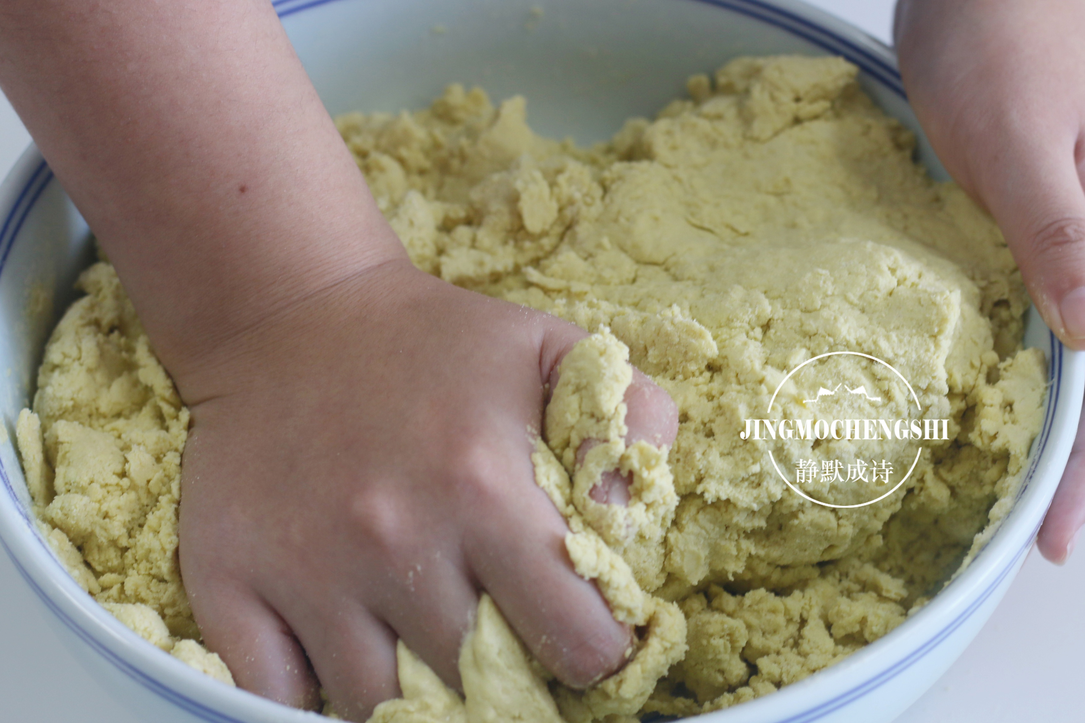 油炸糕的正確做法，不用酵母，不開裂不露餡兒，外酥裡糯吃不夠