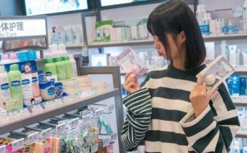 屈臣氏的“国宝”精华液火了！李佳琦强烈推荐