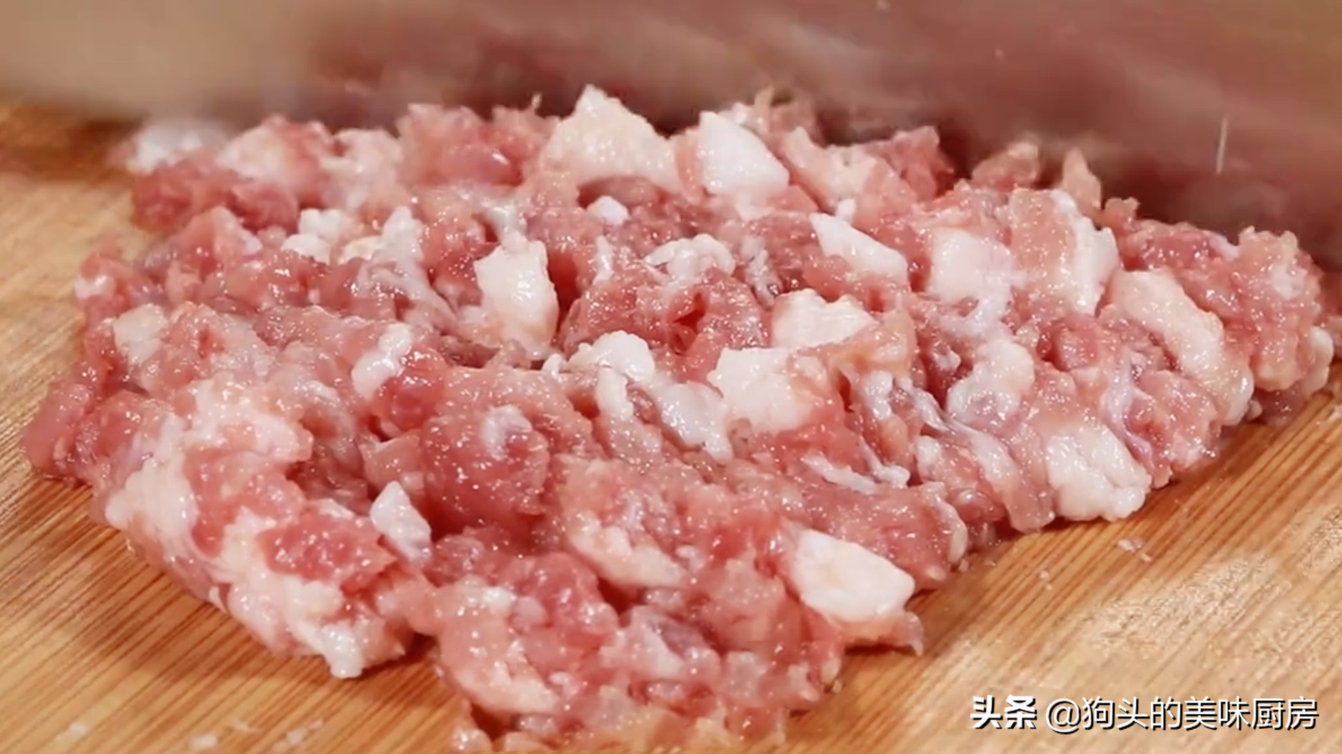 乾煸豆角有人焯水或直接炒，怪不得不好吃，教你一招，鹹香又入味