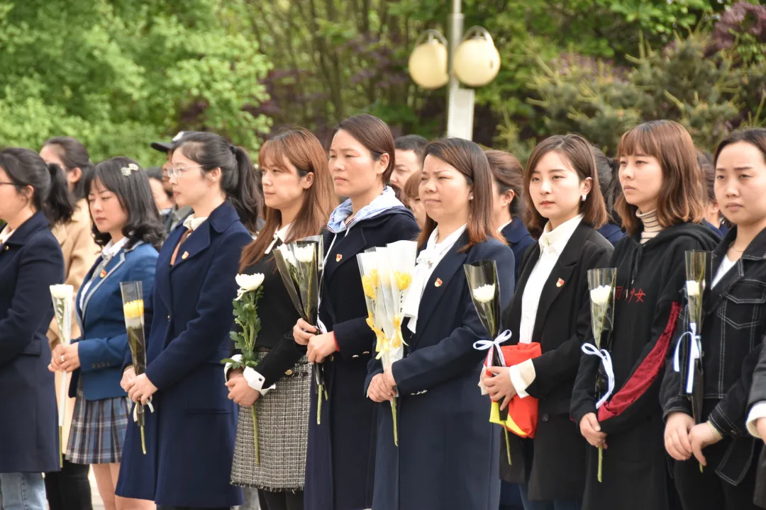 缅怀革命先烈传承红色记忆丨天府新区元音幼儿园举行清明祭扫活动