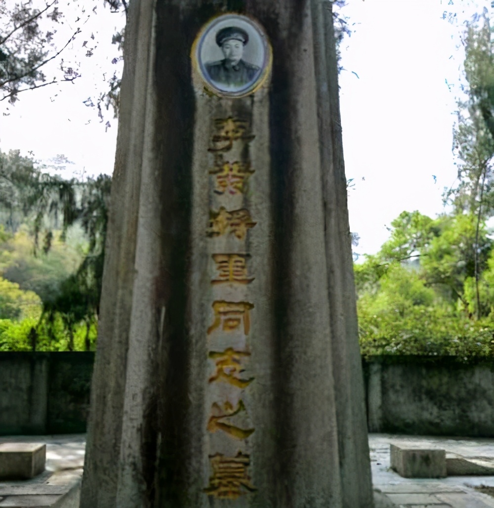1957年，正在开会的开国少将，居然被自己的警卫