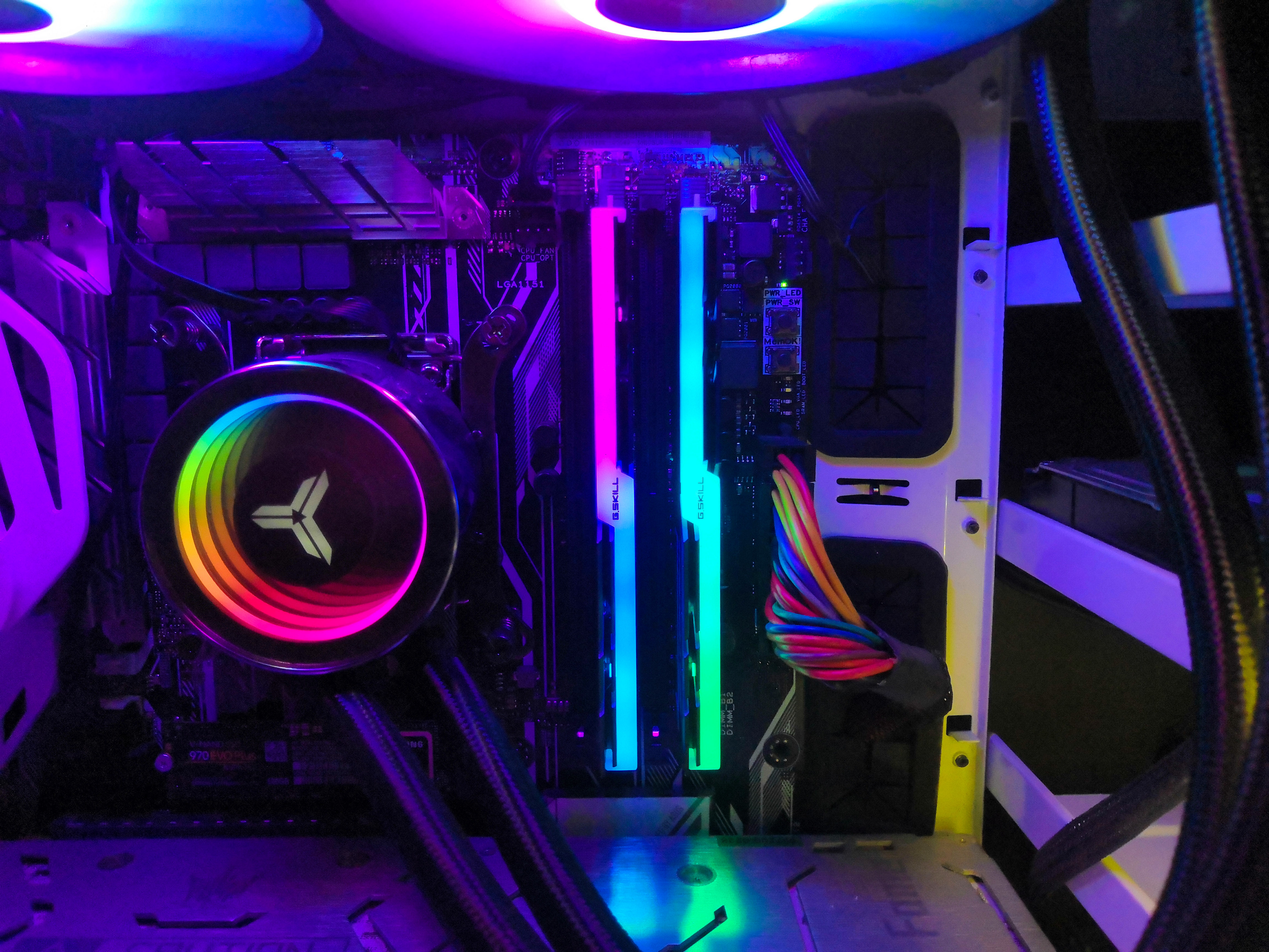 电脑灯效改造升级芝奇幻光戟rgb内存进一步提升主机颜值