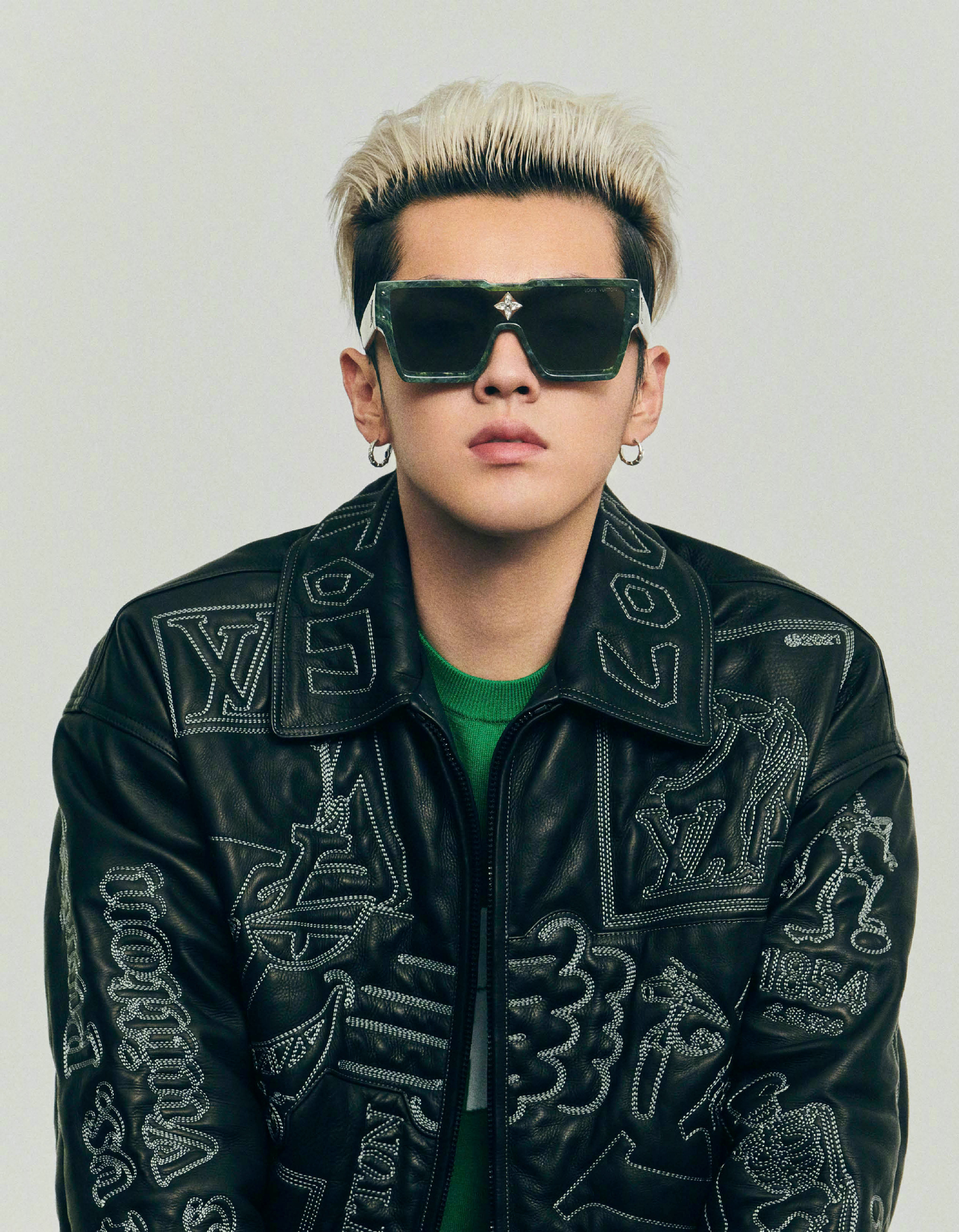 都美竹曝光更多吴亦凡毁三观事件，大量品牌解约，恐要吃牢饭？