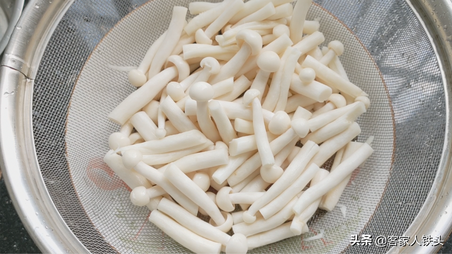 廣東人愛吃的蝦卷菌鮮上湯，8只鮮蝦做一鍋，香濃味美營養又好吃