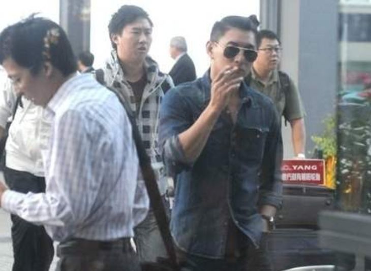 那些对香烟情有独钟的明星，权志龙抽烟国际范