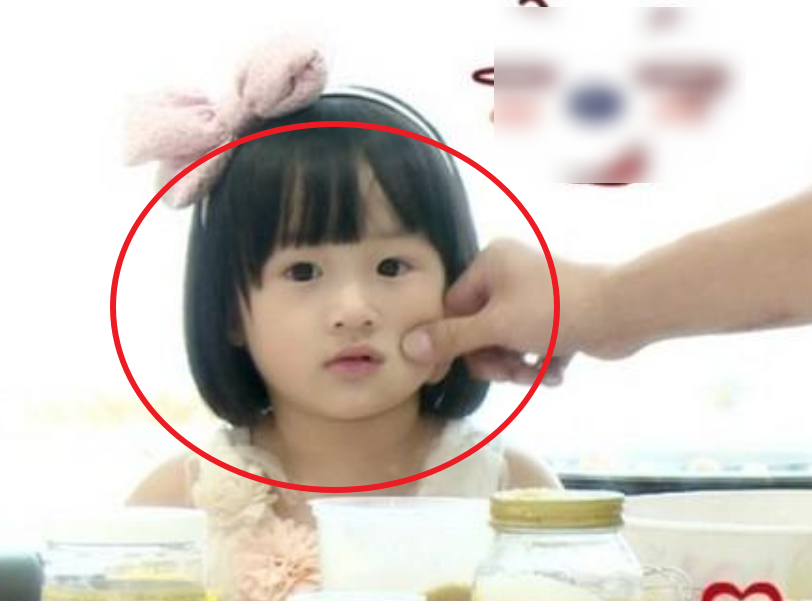 吴尊晒庆生照，以为曹华恩够美，看了Neinei才懂女大十八变