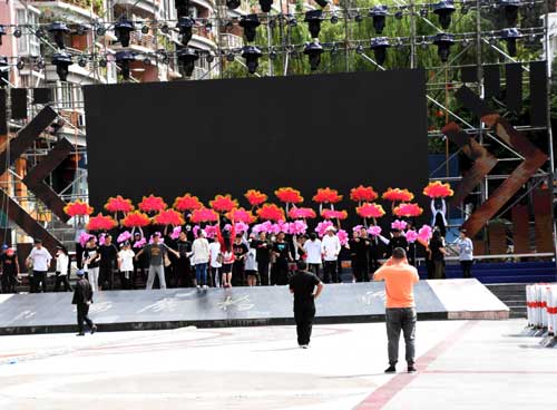 四川旅游：走近泸定桥圆童年电影情结（图）