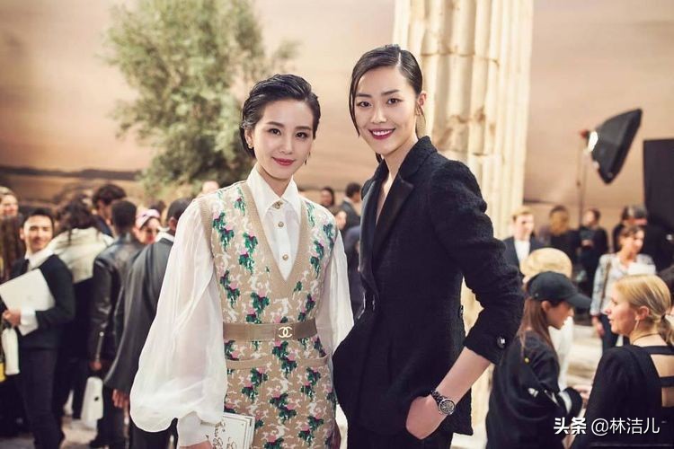 女明星合照这么有心机？刘诗诗、李小冉的抢镜