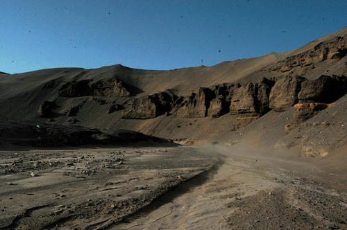 我去东边找水井：彭加木和新疆罗布泊的谜团这种说法比较靠谱