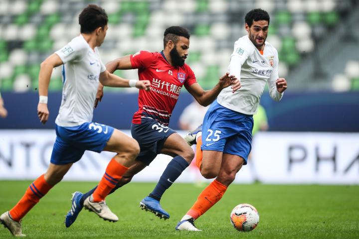 从0-3到4-3 重庆当代上演惊天大逆转击败山东鲁能