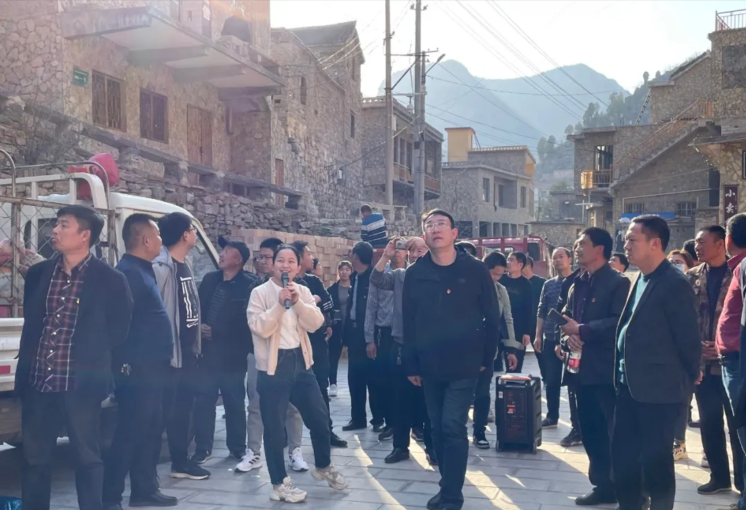 更乐镇大洼村火了！外地考察团到大洼考察乡村旅游！未来更加繁荣