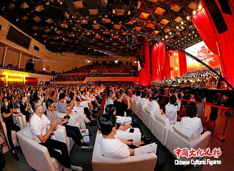 郁钧剑从艺五十<font color=red>周年</font>回乡演唱会70位歌唱家倾情演绎民族经典