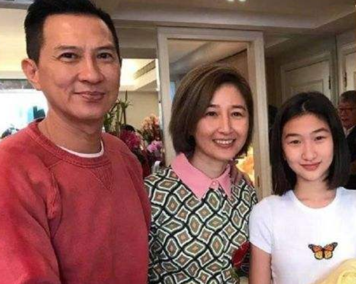 有种长相叫张家辉女儿，小时候是爸爸翻版，长大却和妈妈复制粘贴