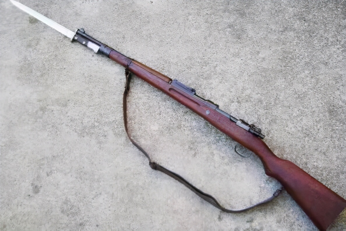 志愿军趁夜色穿插，摸到北极熊团指挥所，美军