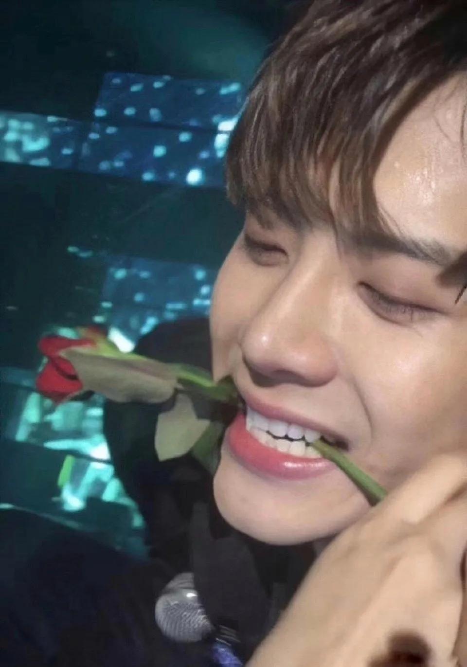 Girl of fashionable Ba Sha two big the top of a wall profession each other, netizen: ? Is string of Ц of Guo Huai Ao troubled by spurt? 