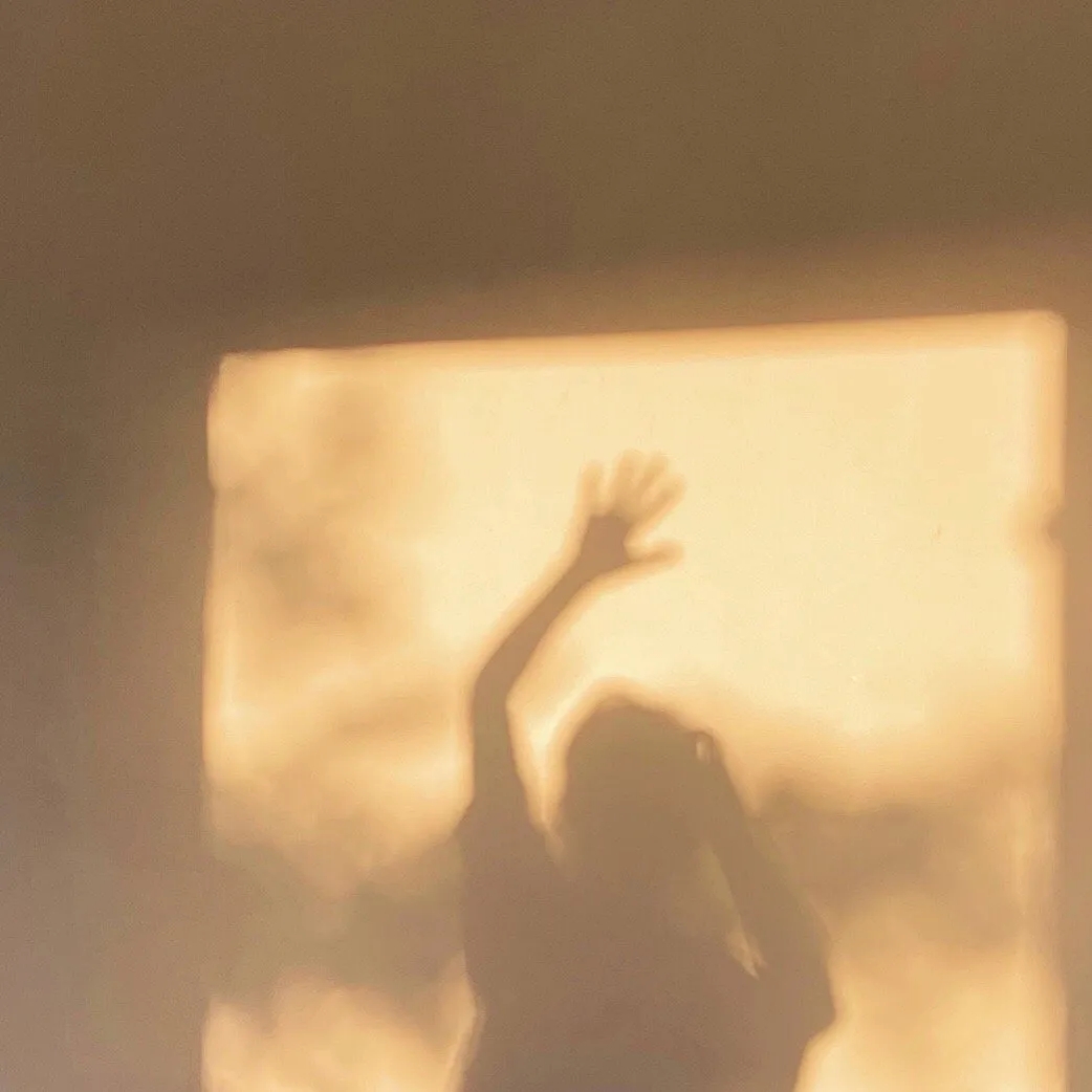 置顶文案背景图要在不愉快的日子里，搜刮生活藏起来的温柔