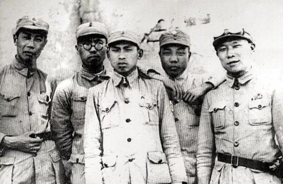 萧华：一家4口被杀，39岁授上将，毛主席：你我都犯杀气