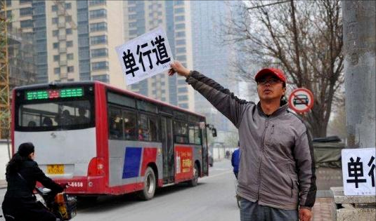 開車誤入單行道怎么辦？交警：一招就能補救，不會扣3分罰款