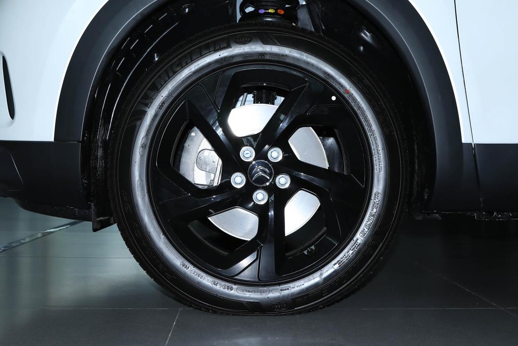 家用汽車正常胎壓是多少合適 胎壓3.0跑高速會爆胎嗎(圖1)