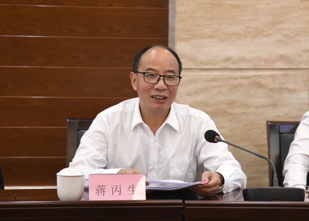 市五届人大常委会举行第四十四次会议《怀化市机动车停车条例（草案）》进入二审阶段