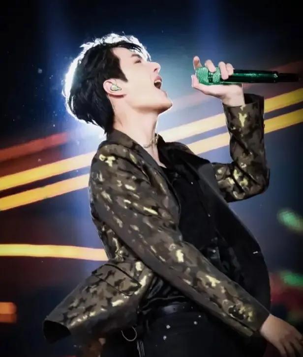 跨年晚会状况百出：汪涵不在状态，应采儿假唱