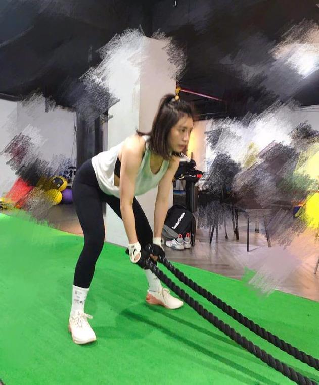 賈靜雯一直堅持健身，被英國媒體稱贊：外表比實際年齡小一板