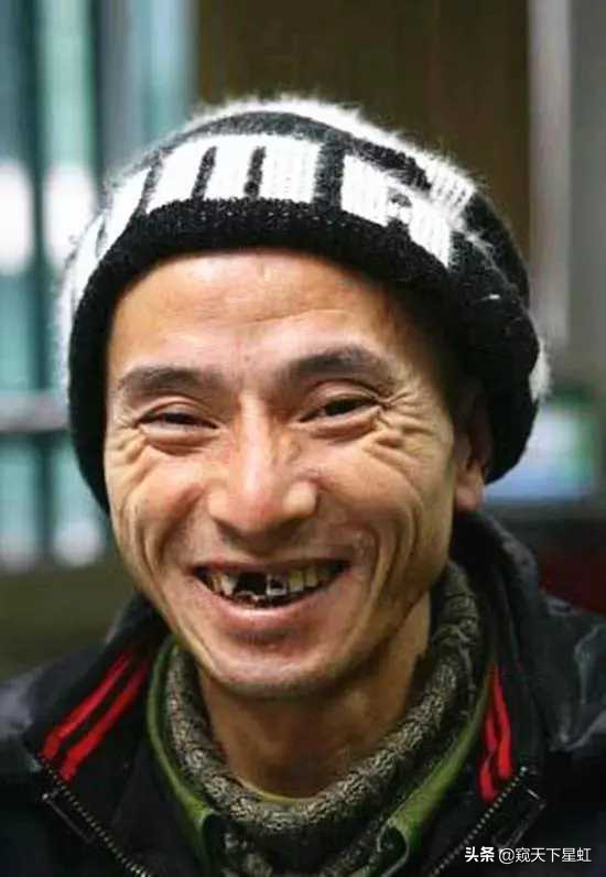 10年前红遍全球的犀利哥，如今选择这样生活？