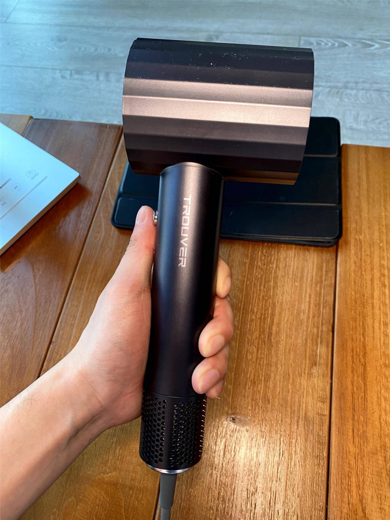 大未高速吹风机：年轻人的科技时尚新宠