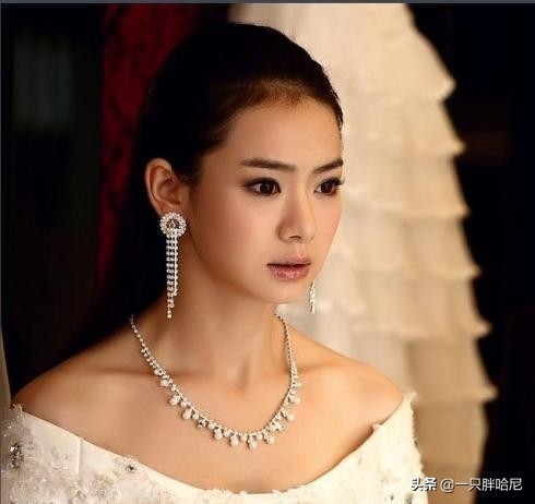 你適合“披頭發”還是“扎頭發”，取決于三個部位，發際線很關鍵