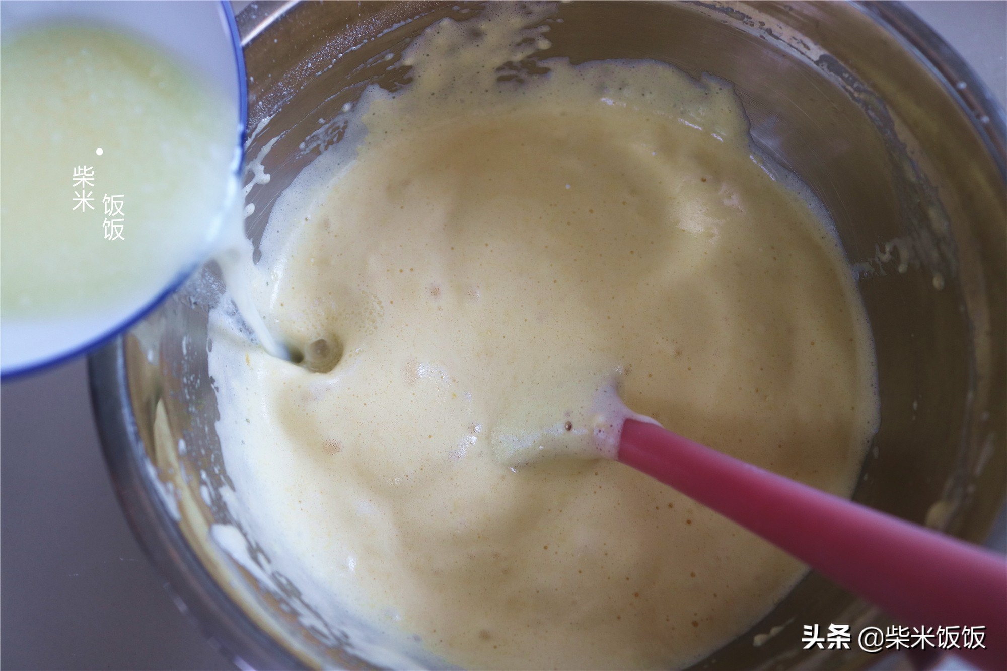 3個雞蛋，90克麵粉，攪一攪做了12個蛋糕，又香又軟太好吃