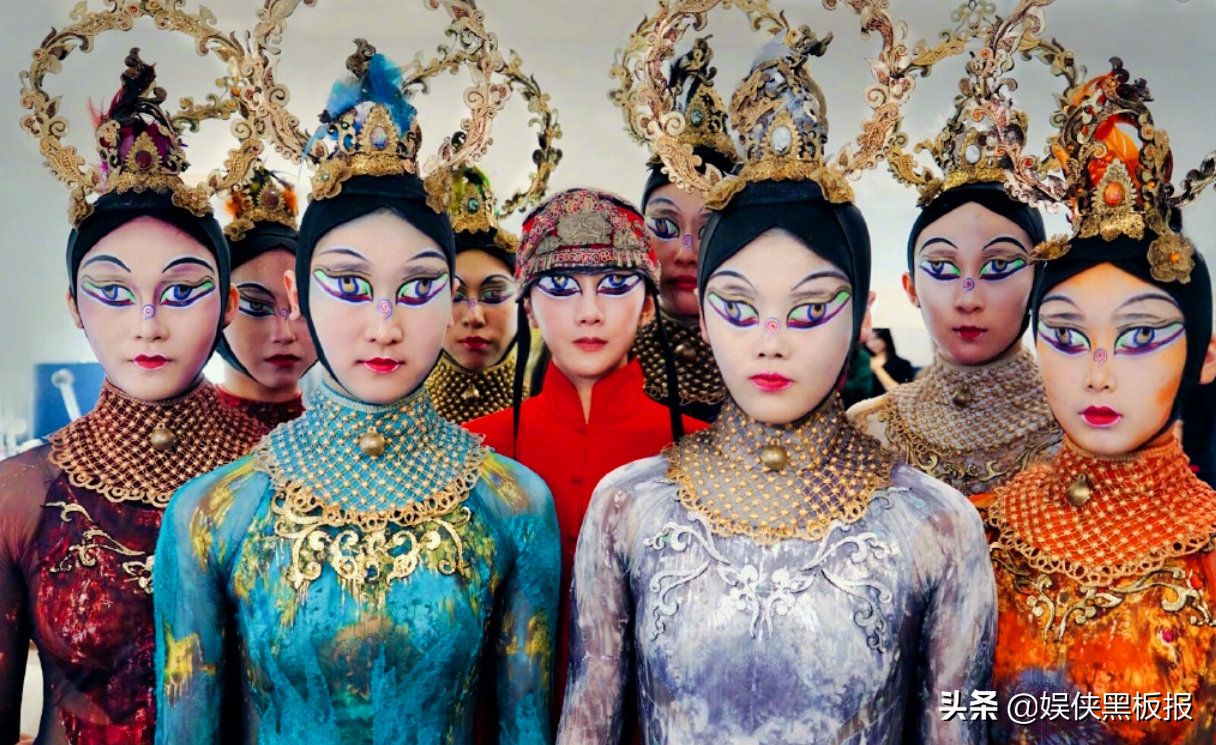 杨丽萍随便吃个火锅，就引发了一轮口水战，为