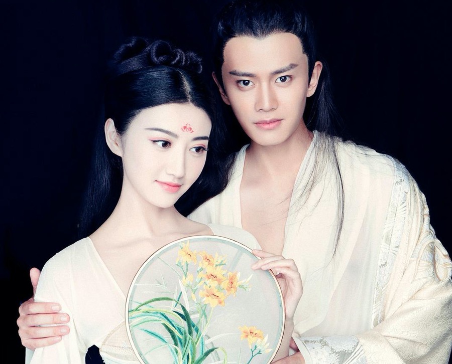 刚开播就拿下网播热度第一，男主号召力强大，