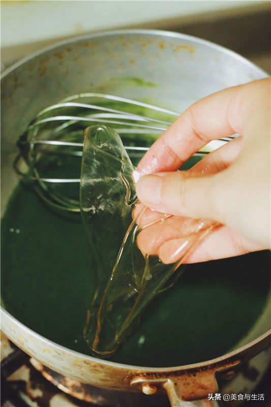 Those who have tea is trichromatic a cup of Mu Si small cake, bring your summer very cool idea, will quickly learn with me