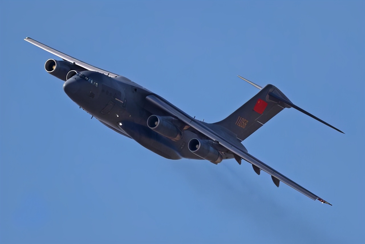 �й��������������Ϻ���������׷ײ��뱳��͸¶ʲô