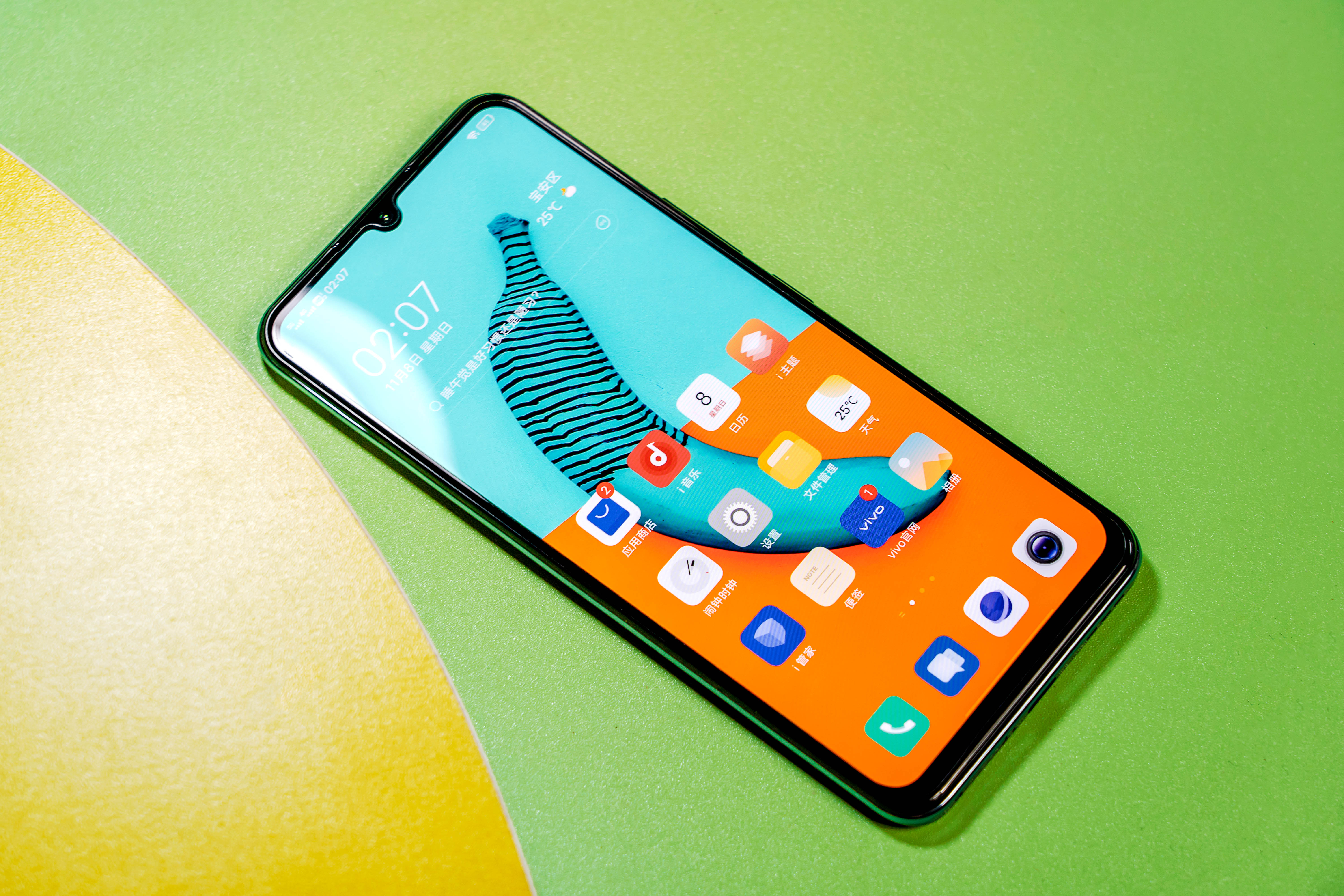 vivoy73s5g版体验屏幕和摄像头升级加量不加价